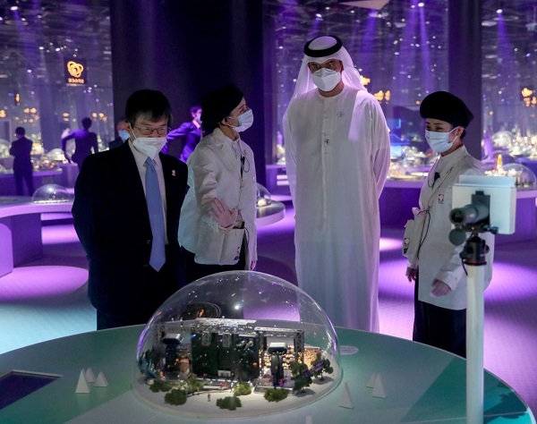 he-dr-sulta-visits-japan-pavilion-at-expo-2020