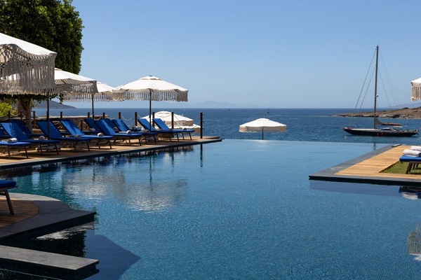 mett-hotel-and-beach-resort-bodrum-infinity-pool