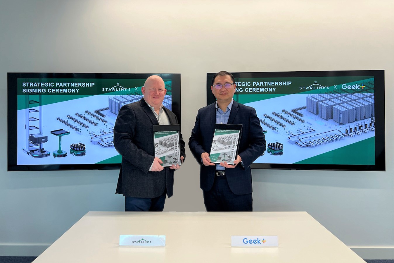 Image 1 - Signing ceremony with Geek+