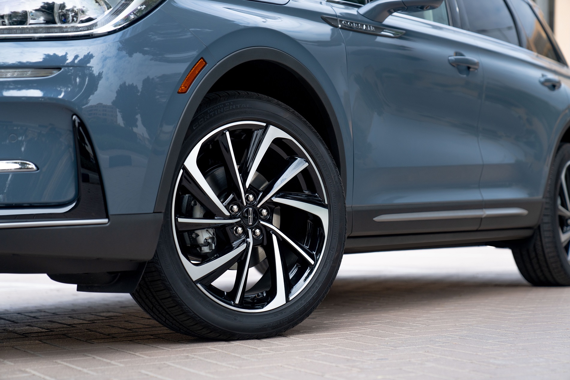 Lincoln Corsair Exterior Shot (2)