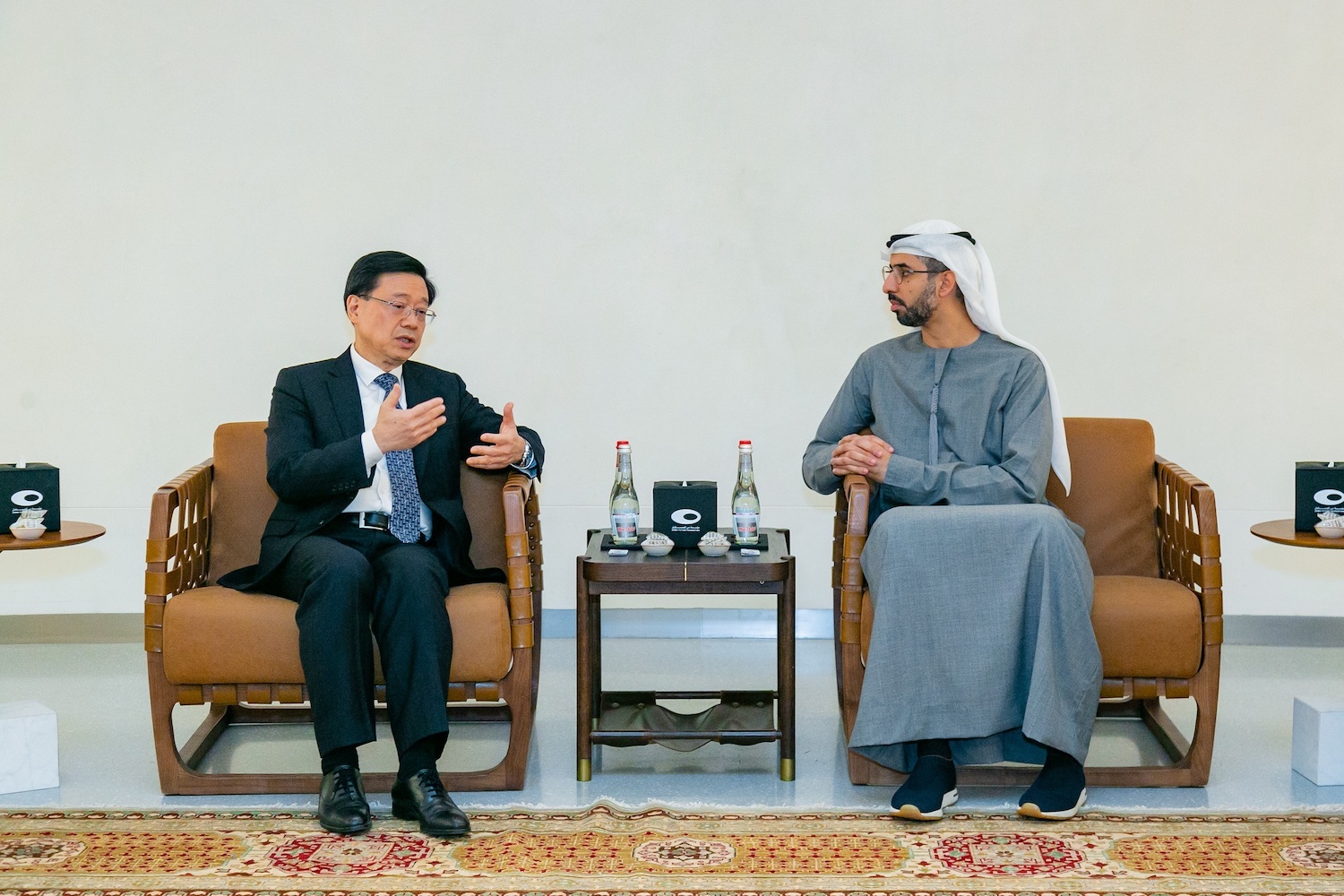 "متحف المستقبل" يستضيف الرئيس التنفيذي لمنطقة هـونغ كونغ الإدارية الخاصة.