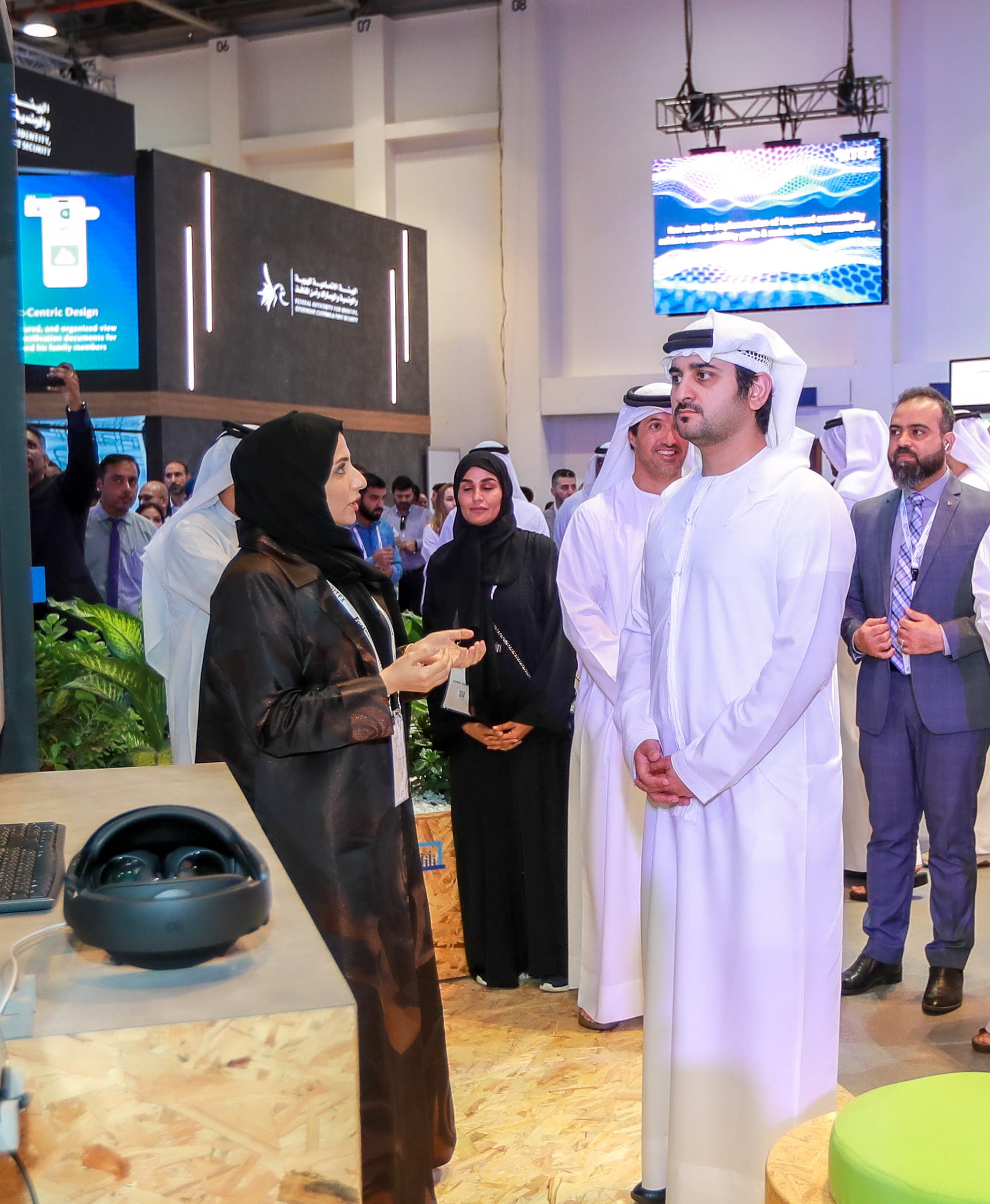 HH Sheikh Maktoum visits DJI stands