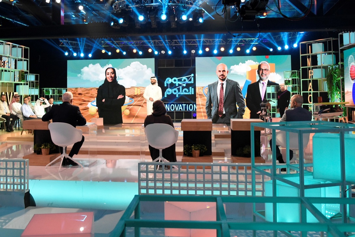 Long-time host, Khaled Aljumaily, alongside contestants, mentors, and jury members during Season 15 of Stars of Science