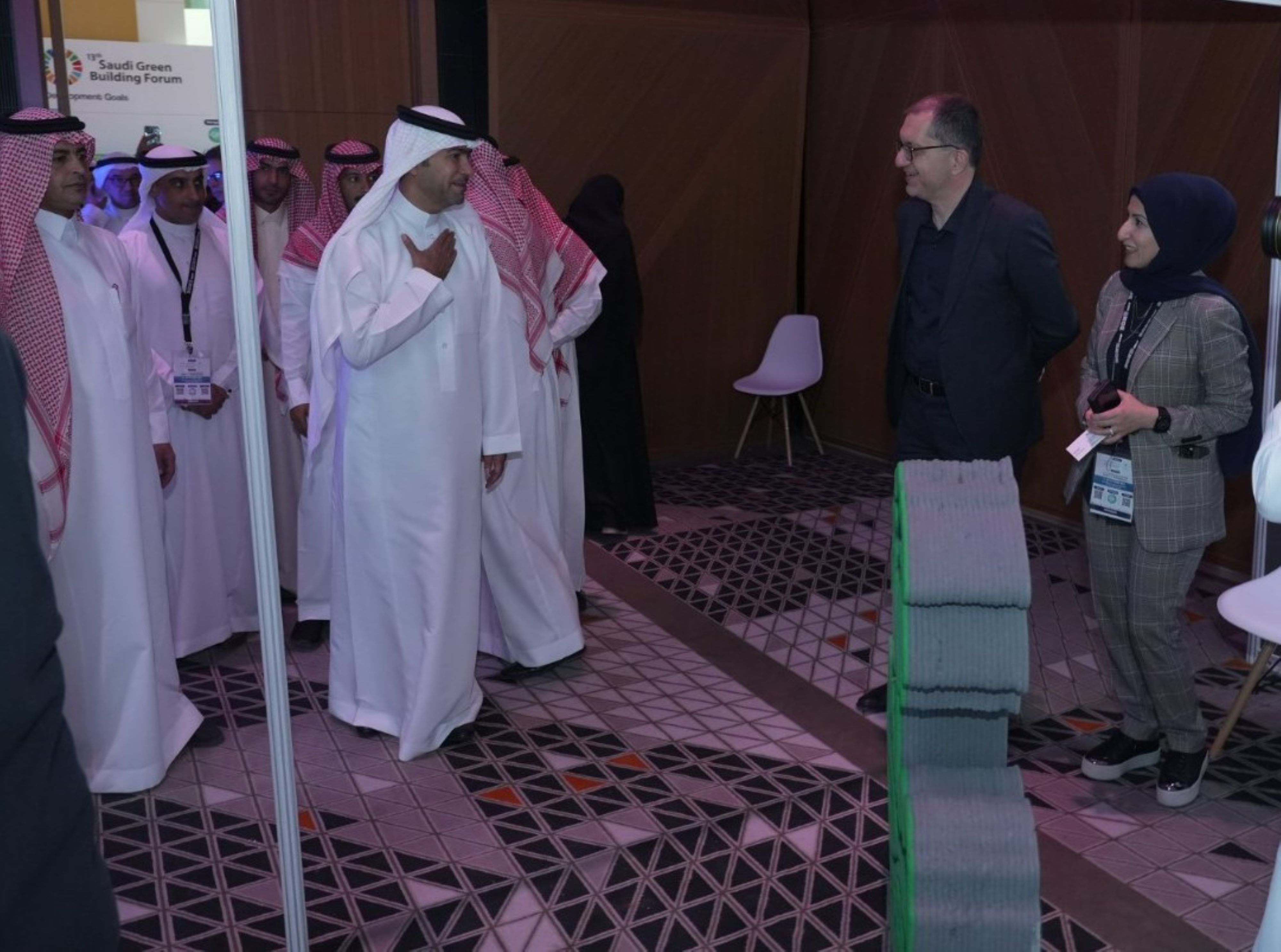 Tour of HE Majid bin Abdullah Al Hogial, Minister of Municipal, Rural Affairs and Housing to the stand of 3DXB Group