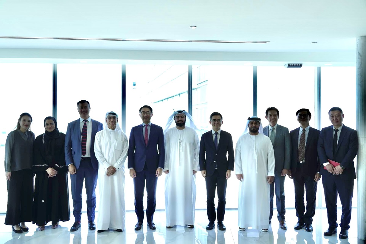 The management team of Wisdom Motors, led by Chairman Mr Cliff Zhang (5th from left) meets with the Director General of Abu Dhabi’s ITC H.E. Abdulla Al Marzouqi (6th from left)