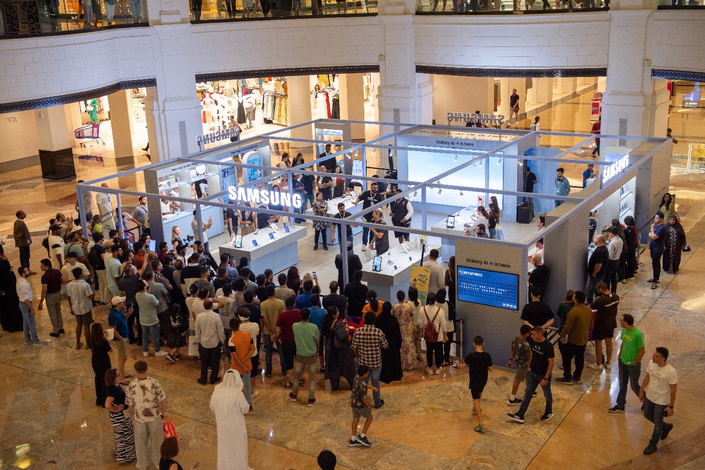 Crowd at the Samsung Galaxy Experience Space at Mall of the Emirates