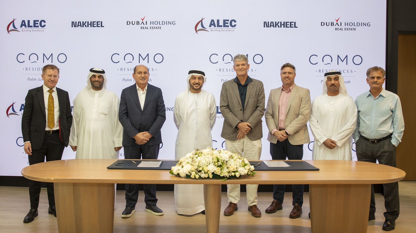 Como Residences - Signing ceremony with management