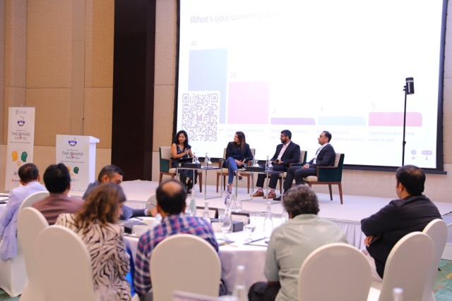 04_Panel Discussion Medium