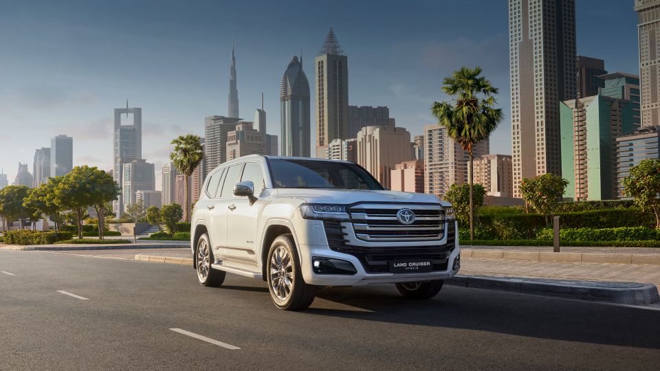 2113210711 TY LC300 Hybrid Launch KV 1920x1080px