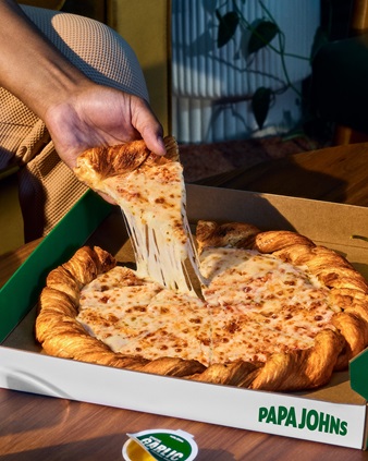 Papa-Johns-Croissant-Pizza-1.jpg