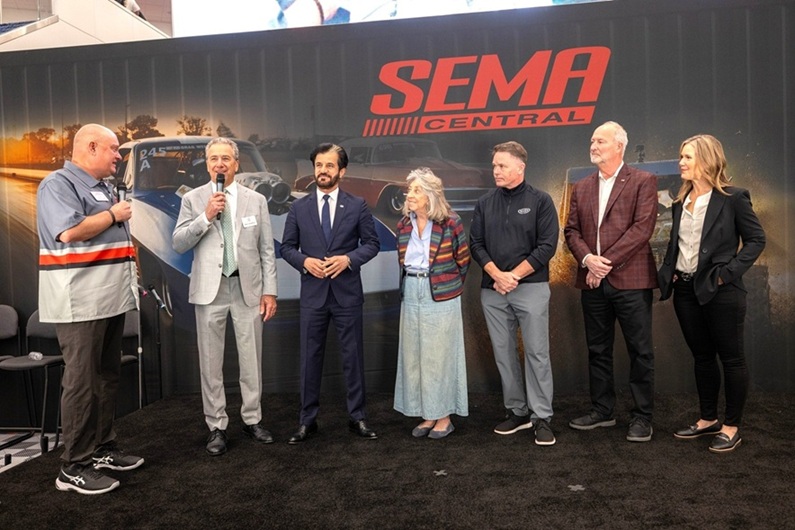 FIA-President-Mohammed-Ben-Sulayem-with-Mike-Spagnola-President-of-SEMA-in-Las-Vegas-006.jpg
