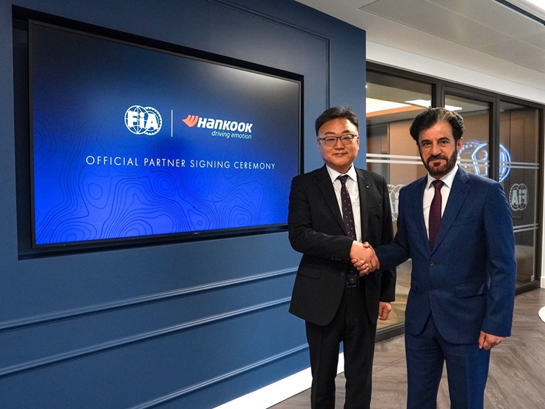 FIA-President-Mohammed-Ben-Sulayem-with-Jongho-Park-President-COO-Hankook-Tire-Europe.jpg