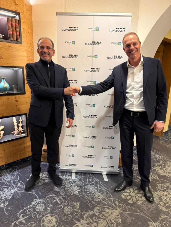 Nabil-Al-Nuaim-CEO-Aramco-Digital-and-Bernd-Gross-CEO-Cumulocity.jpg