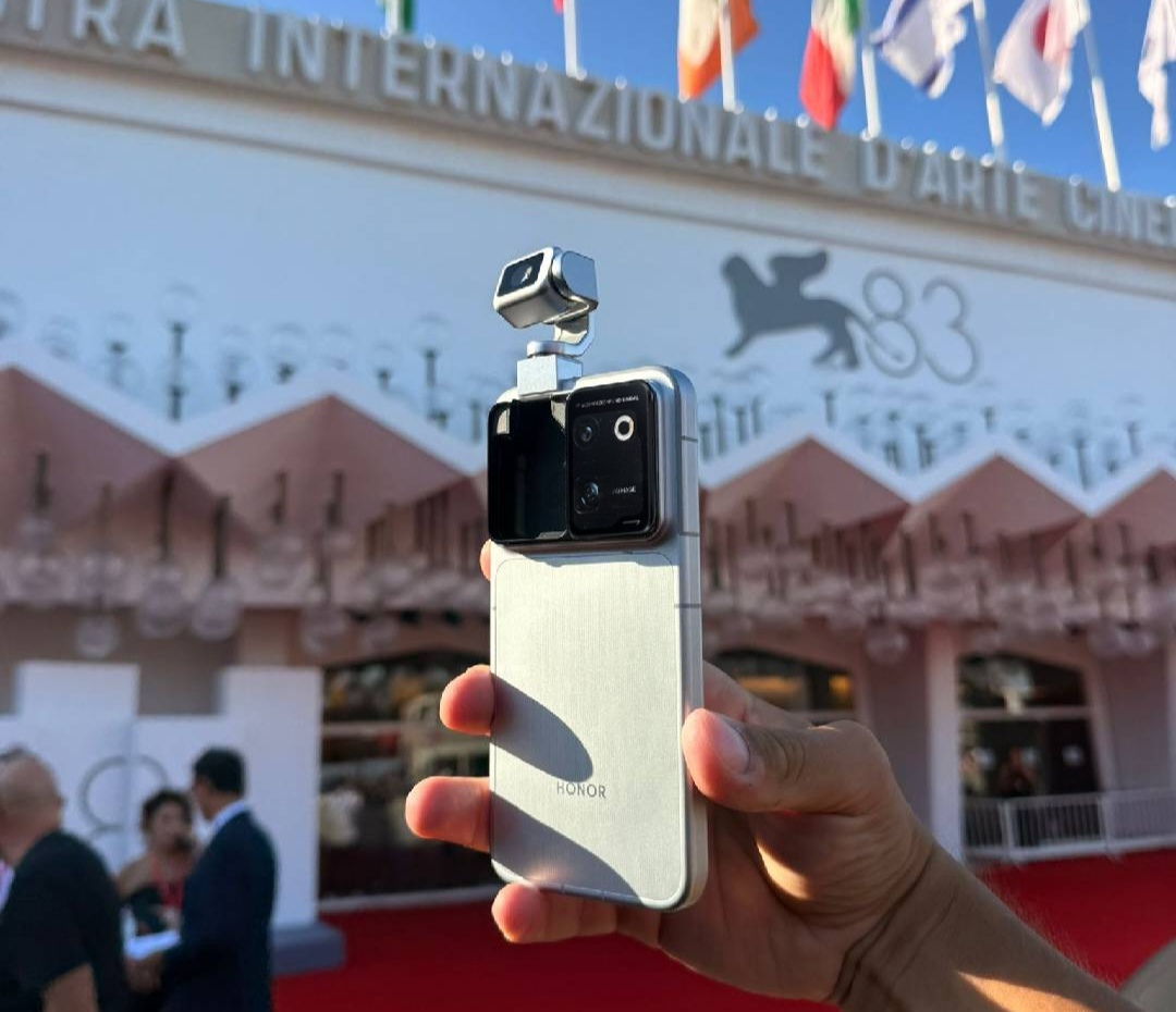 HONOR Robot Phone on Venice International Film Festival -1