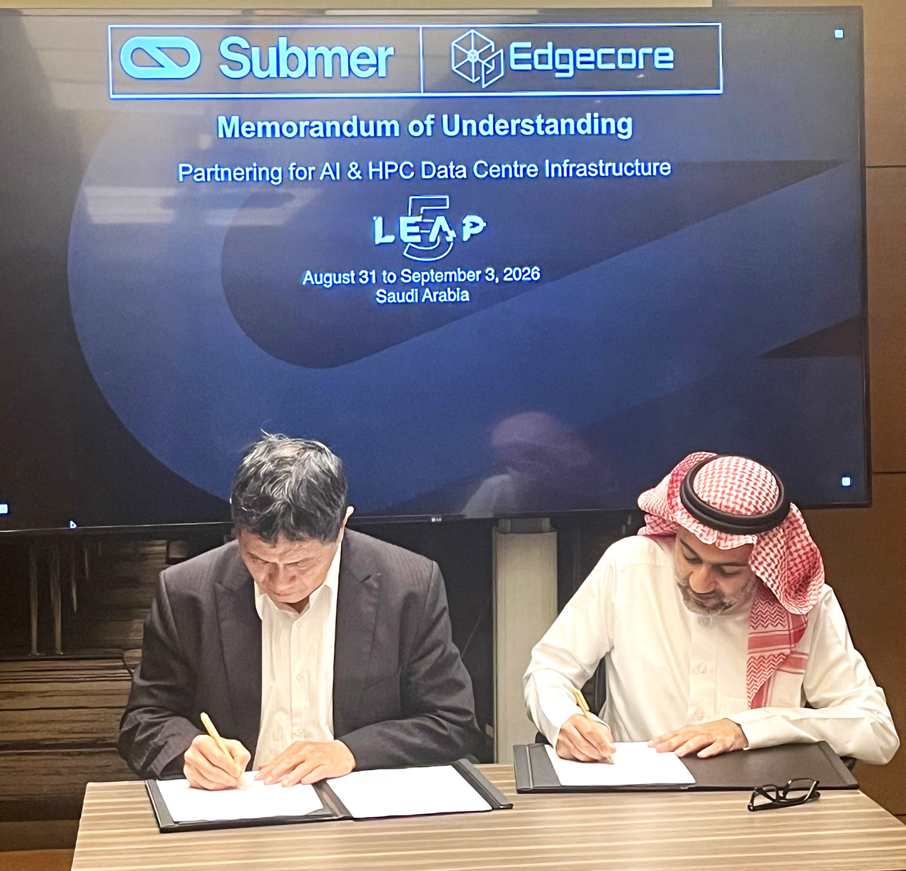 Mingshou Liu, CEO of Edgecore Networks and Khalid Aljamed, General Manager, Middle East, Turkey and Africa at Submer at the signing ceremony