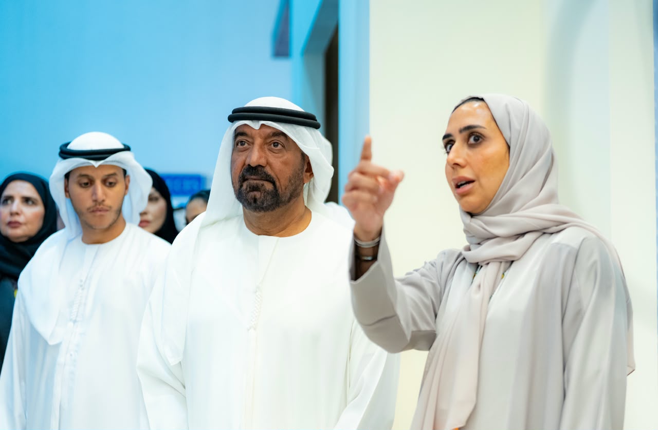 Sheikh Ahmed bin Saeed Al Maktoum visits the Ministry of Family’s pavilion